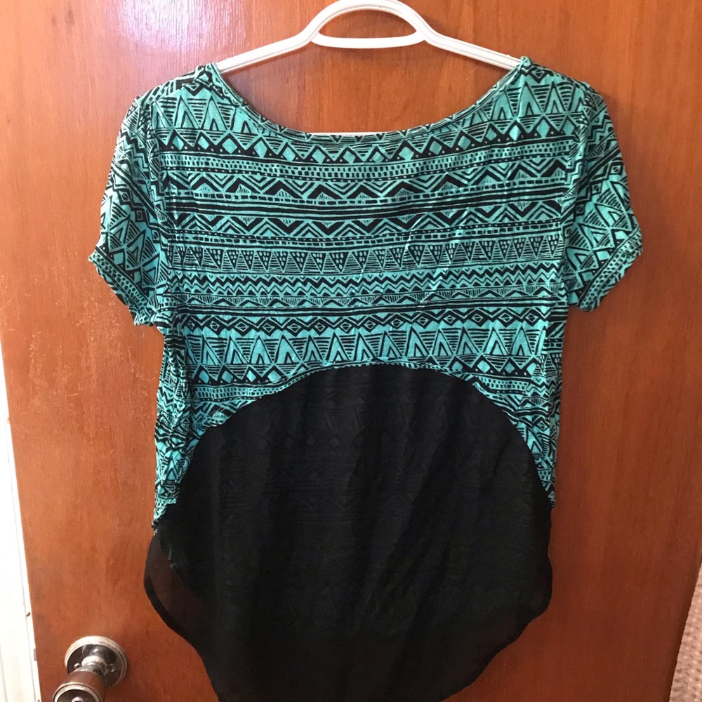 Geometric print top - Picture 2 of 3